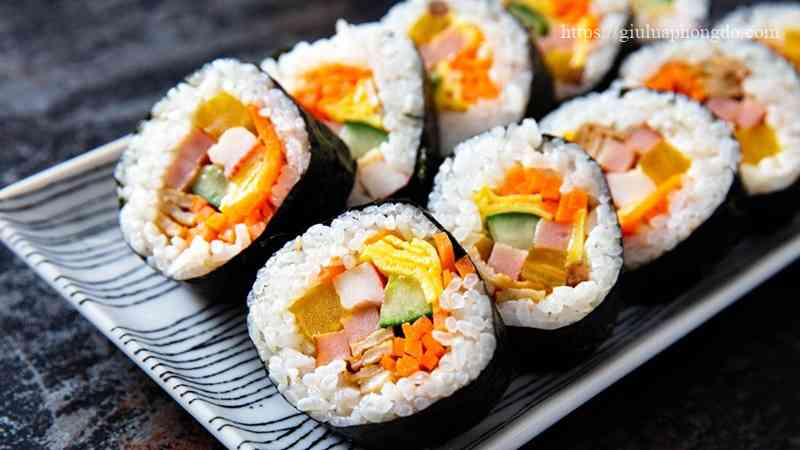 Rong biển cuộn kimbap bao nhiêu calo?