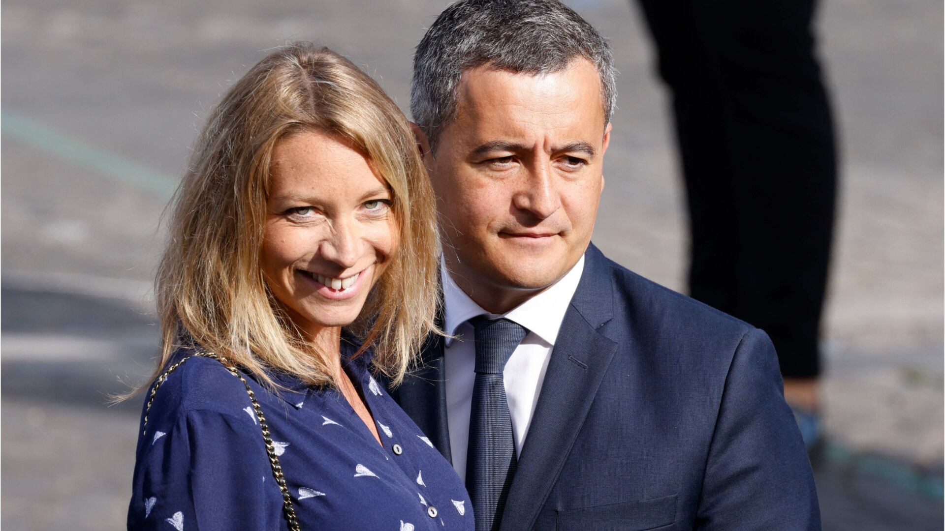 Gérald Darmanin épouse photo du couple qui fait le buzz