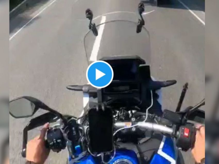 El video de la moto viral del pie simulacao