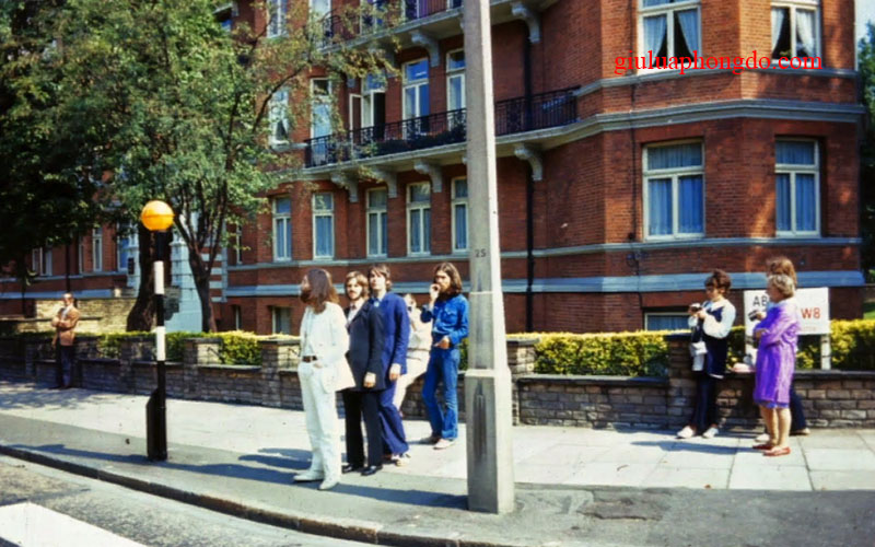 Foto Beatles che Attraversano la Strada – Uno straordinario